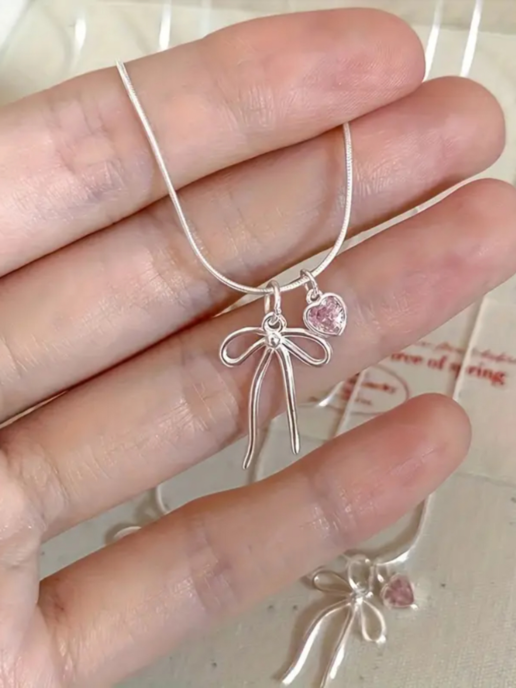 Kalpli Fiyonk Kolye Gümüş Kaplama Çelik Kadın Kolye - Pinterest Kolye