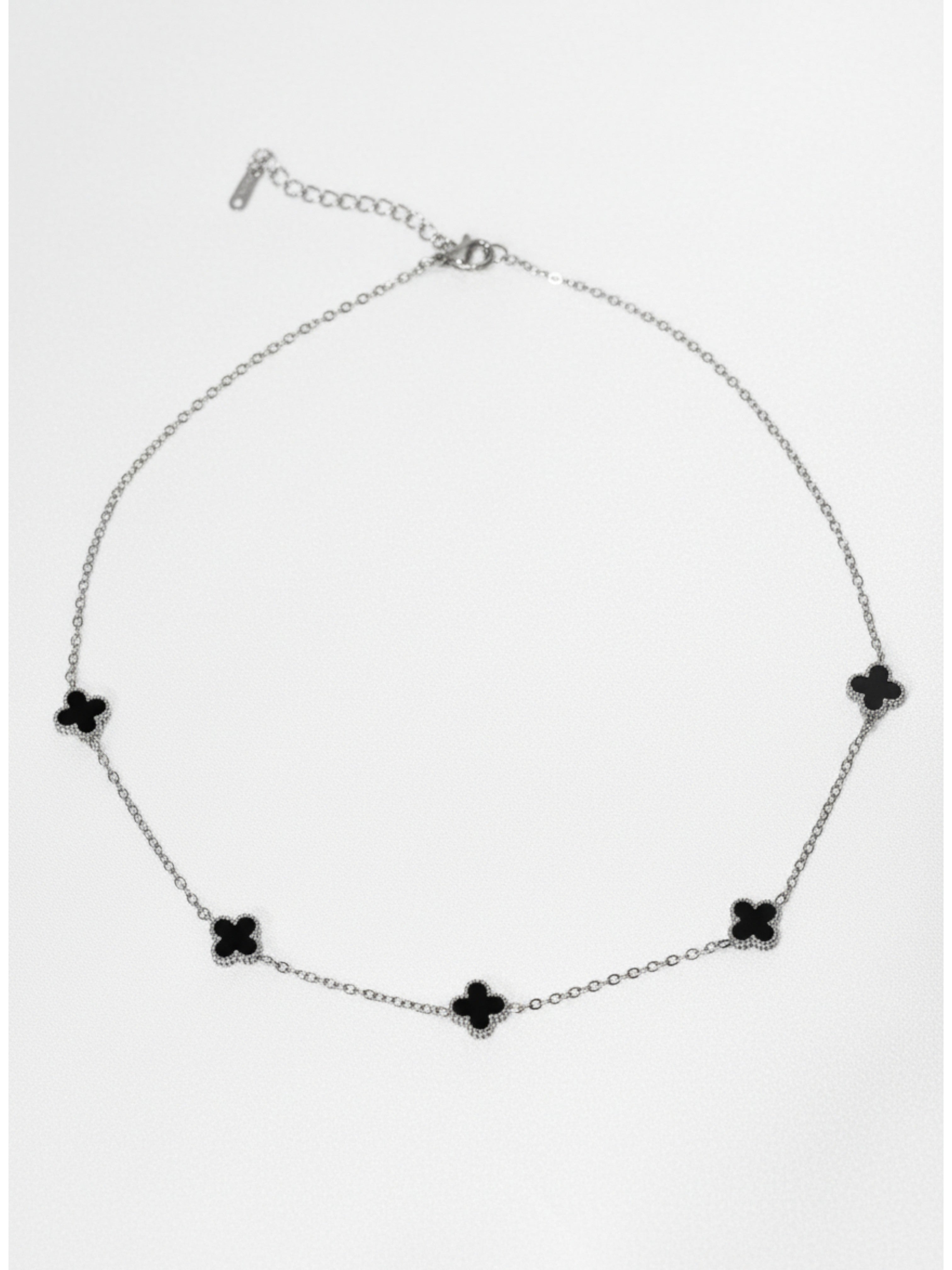 Mini Yonca Modeli Gümüş Renk Siyah Taşlı Kadın Paslanmaz Çelik Kolye - Kararma Yapmaz Çift Taraflı