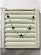 Mini Yonca Modeli Gümüş Renk Siyah Taşlı Kadın Paslanmaz Çelik Kolye - Kararma Yapmaz Çift Taraflı