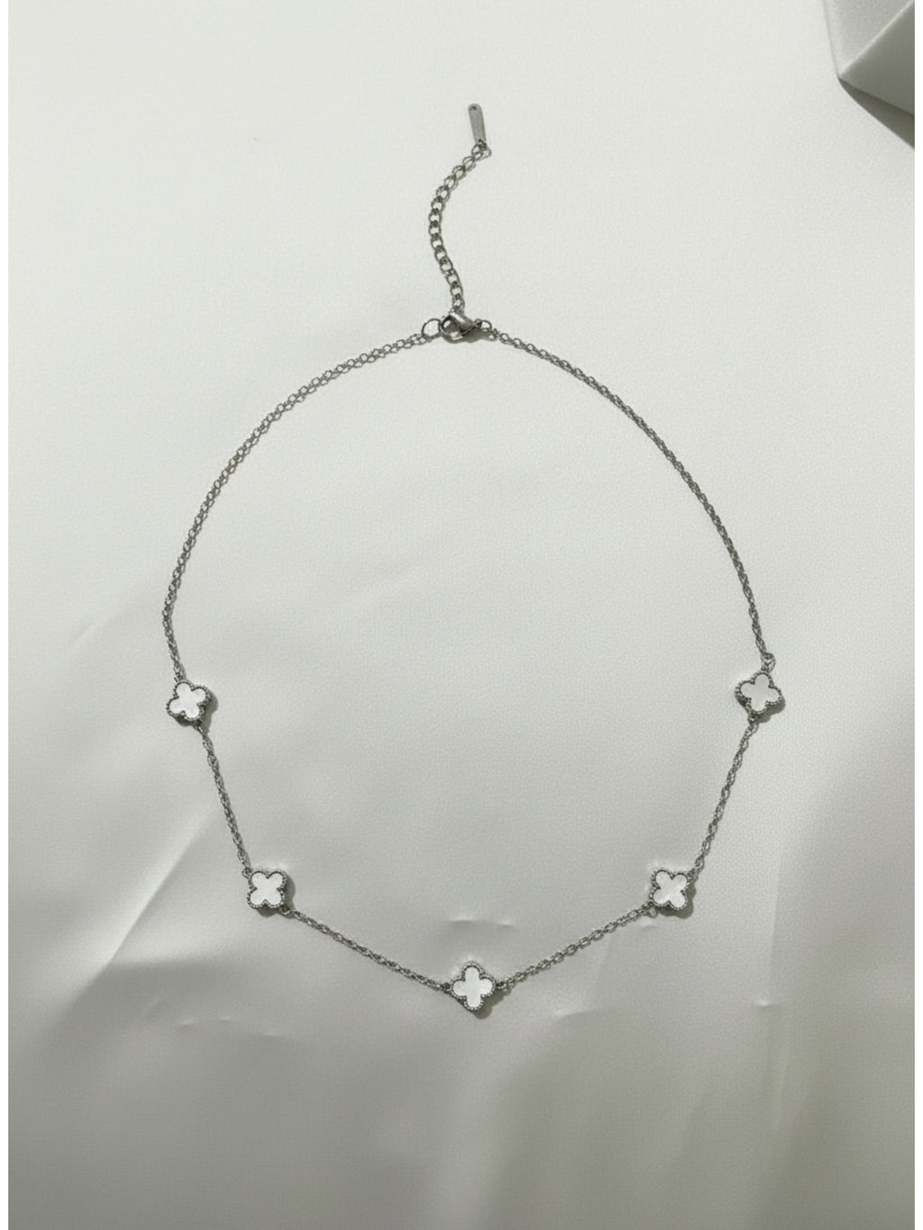 Mini Yonca Modeli Gümüş Renk BeyazTaşlı Kadın Paslanmaz Çelik Kolye - Kararma Yapmaz Çift Taraflı