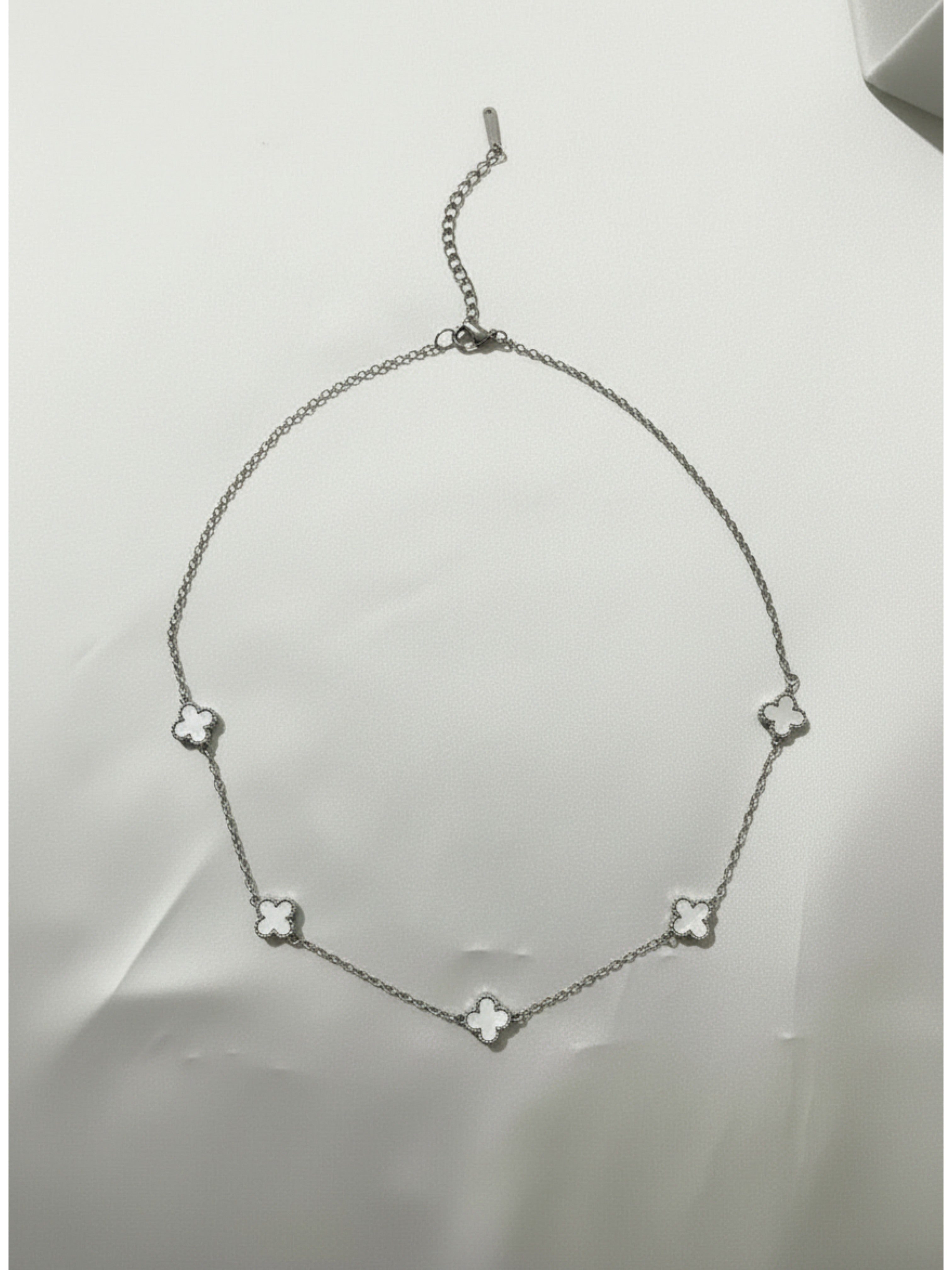 Mini Yonca Modeli Gümüş Renk BeyazTaşlı Kadın Paslanmaz Çelik Kolye - Kararma Yapmaz Çift Taraflı