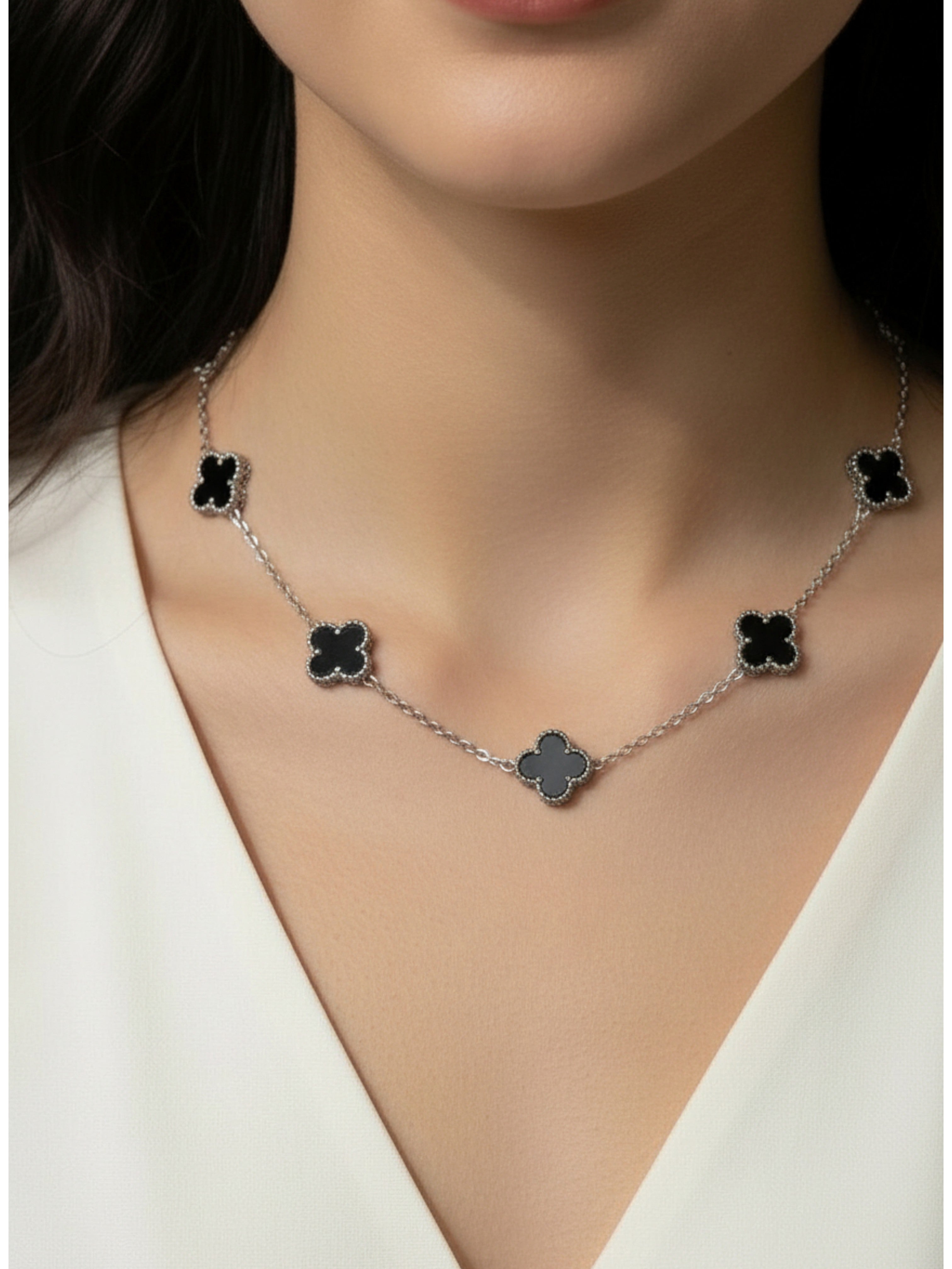 Yonca Modeli Gümüş Renk Siyah Taşlı Kadın Paslanmaz Çelik Kolye - Kararma Yapmaz Çift Taraflı