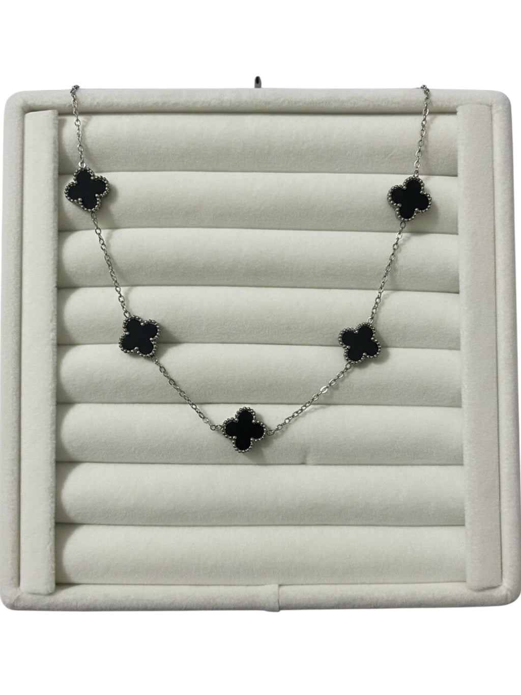 Yonca Modeli Gümüş Renk Siyah Taşlı Kadın Paslanmaz Çelik Kolye - Kararma Yapmaz Çift Taraflı