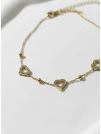 İçi Boş Kalp Üstü Taşlı Gold Renk Paslanmaz Çelik Kadın Bileklik - Sevgiliye Hediye