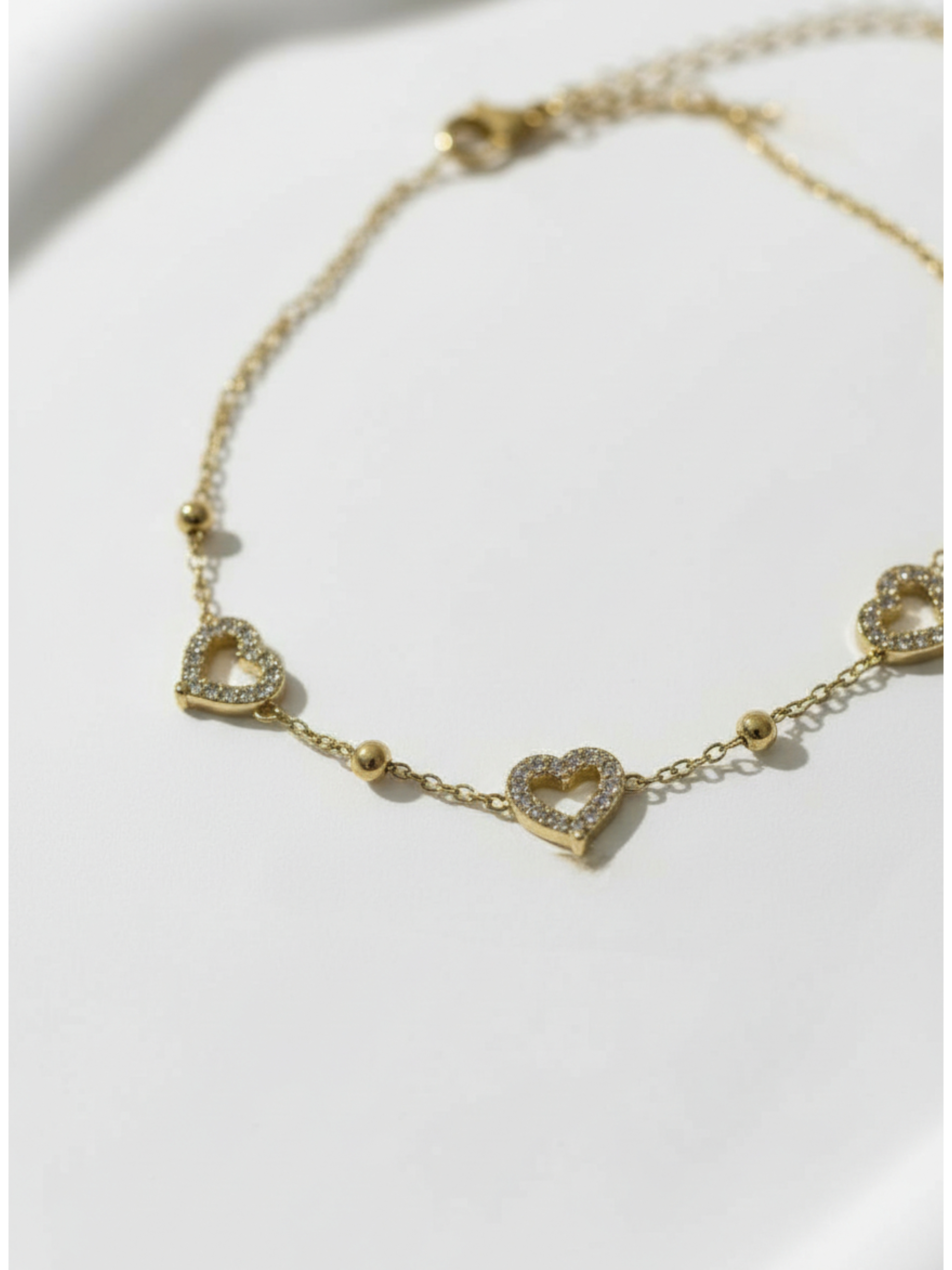 İçi Boş Kalp Üstü Taşlı Gold Renk Paslanmaz Çelik Kadın Bileklik - Sevgiliye Hediye