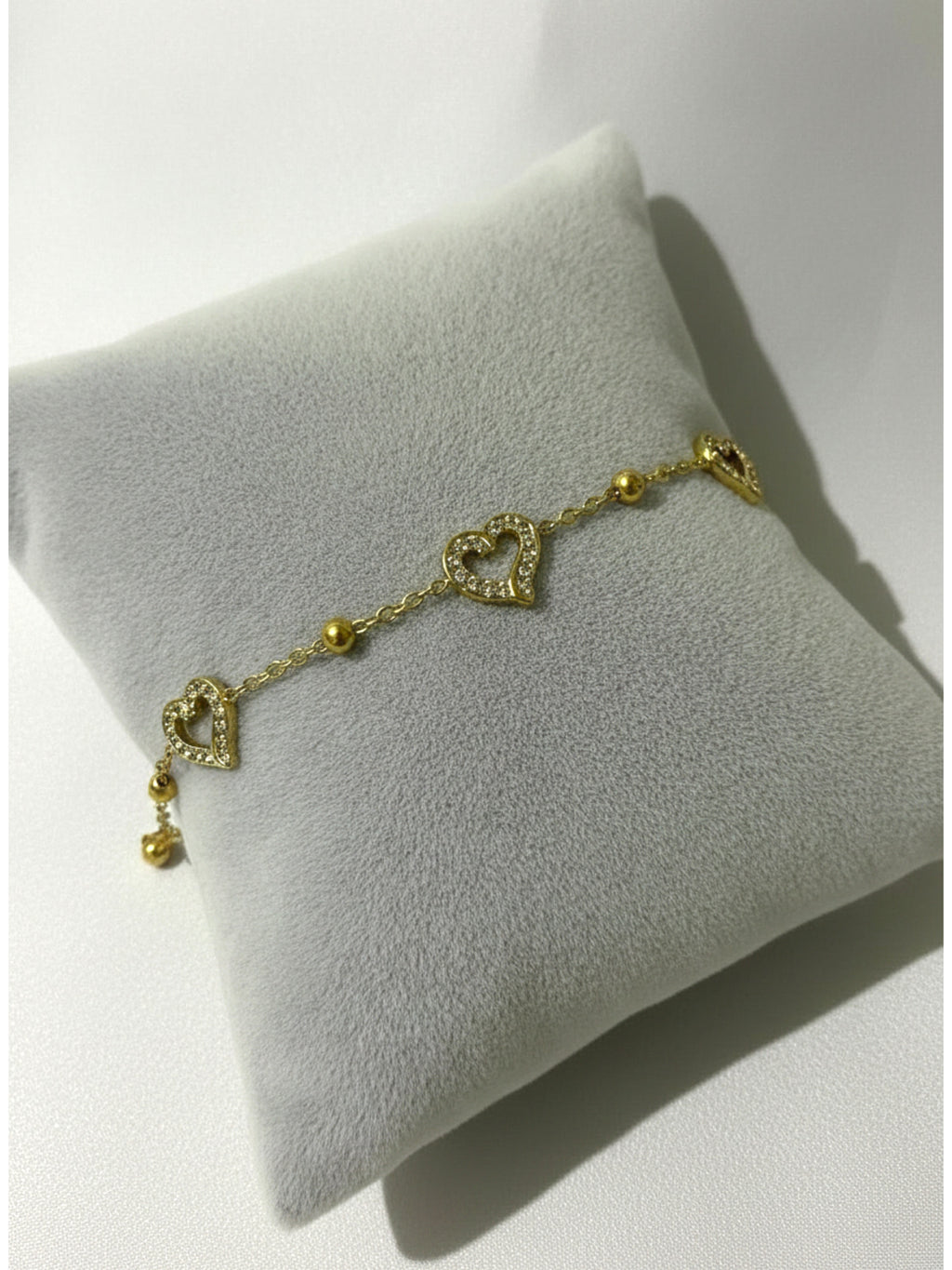 İçi Boş Kalp Üstü Taşlı Gold Renk Paslanmaz Çelik Kadın Bileklik - Sevgiliye Hediye