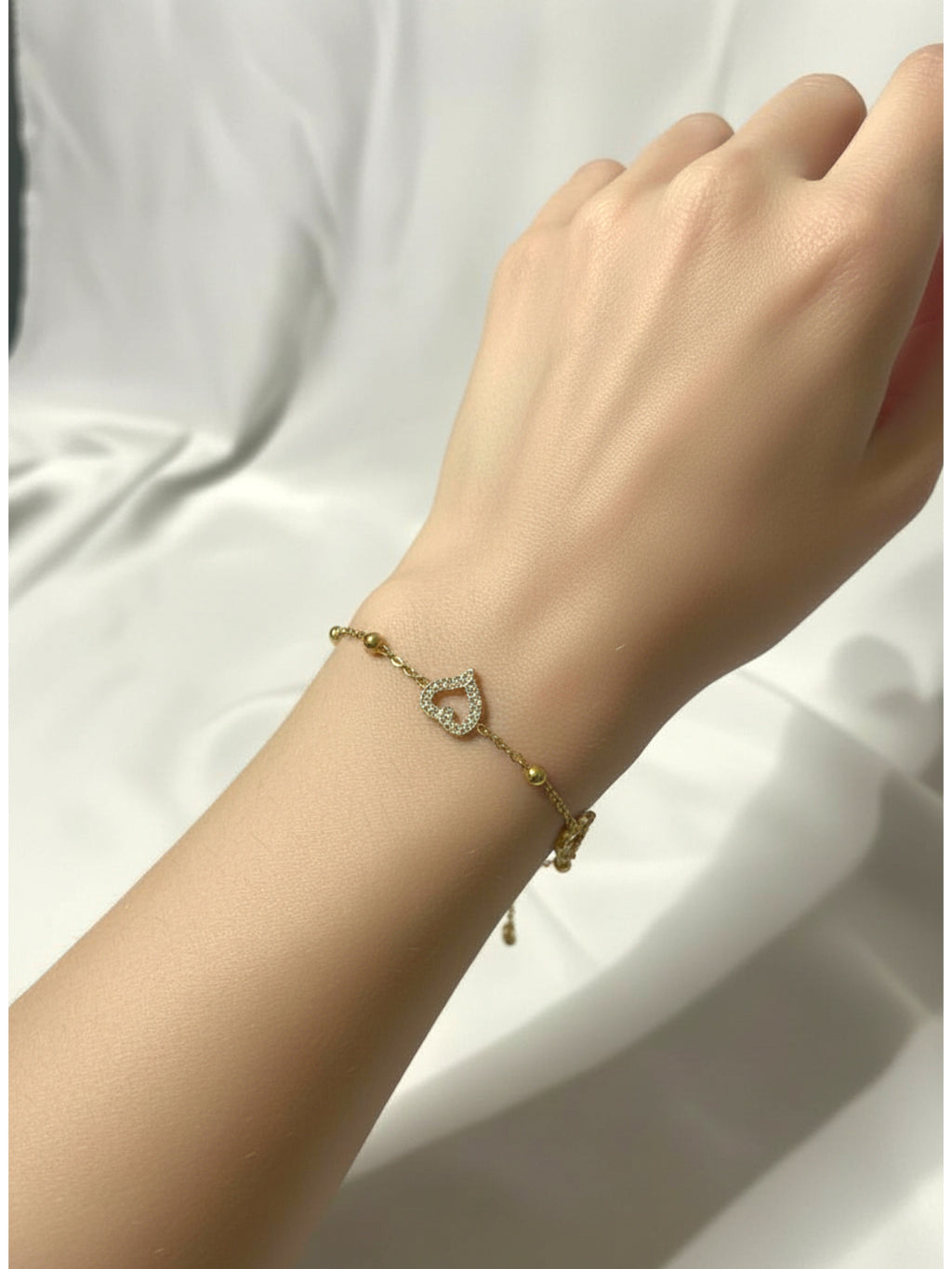 İçi Boş Kalp Üstü Taşlı Gold Renk Paslanmaz Çelik Kadın Bileklik - Sevgiliye Hediye