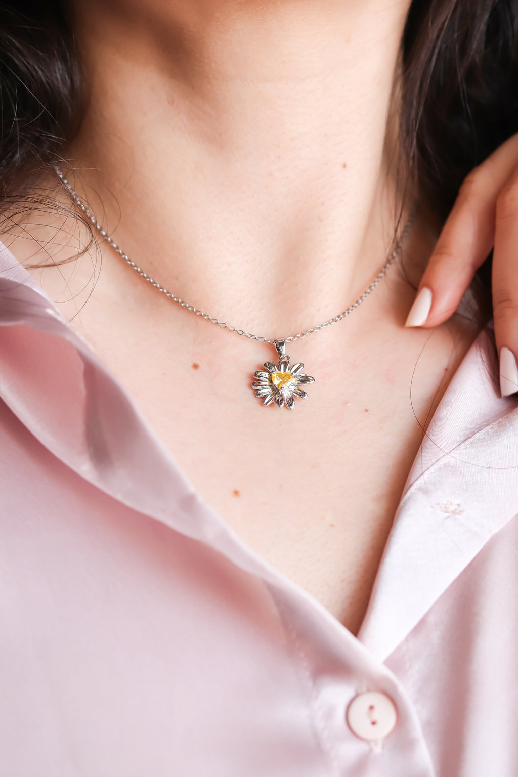 Papatya Modeli Sarı Zirkon Taşlı Gümüş Renk Çelik Kadın Kolye