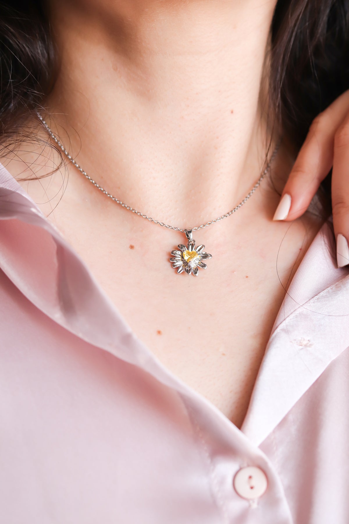 Papatya Modeli Sarı Zirkon Taşlı Gümüş Renk Çelik Kadın Kolye