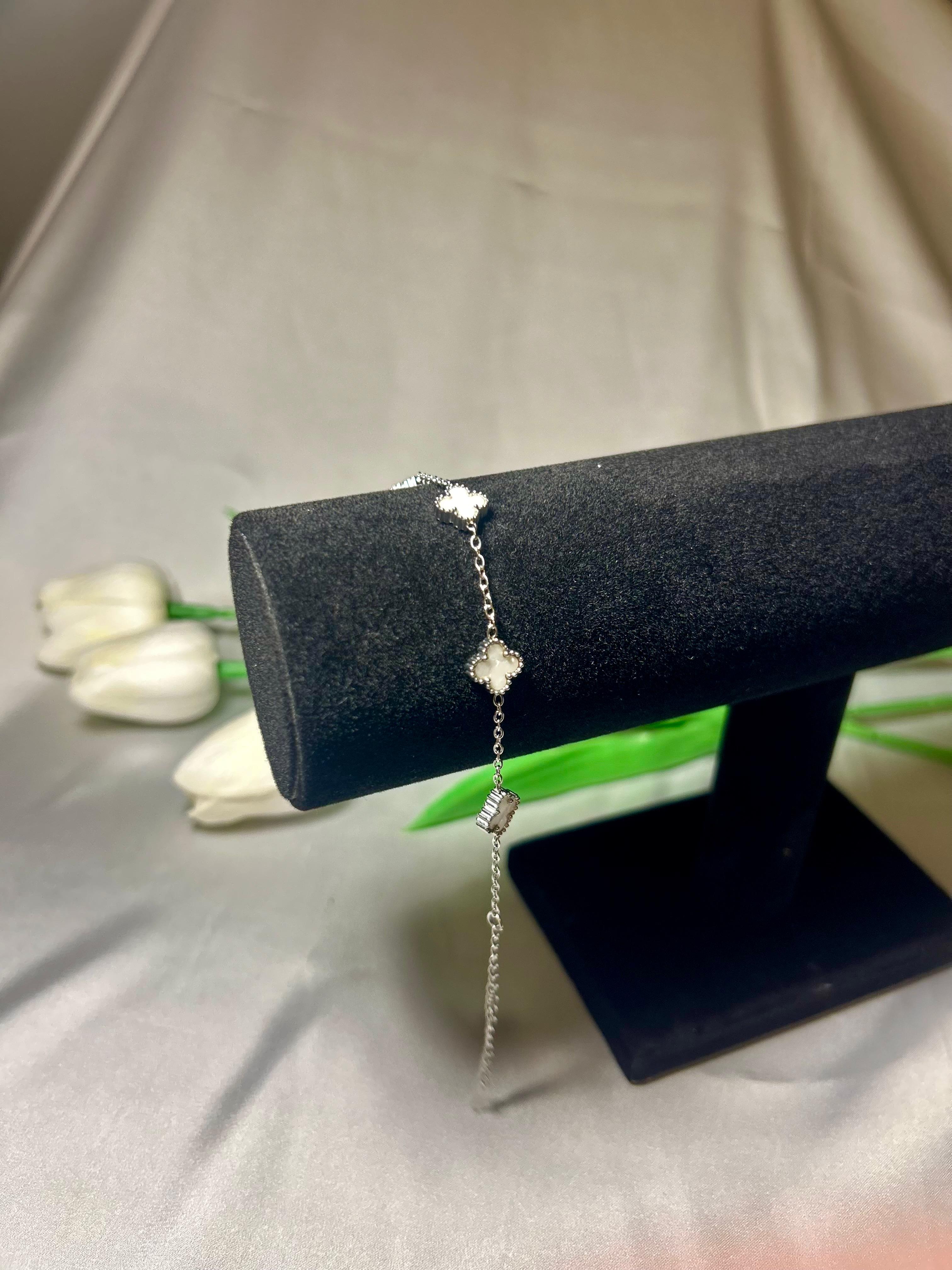 Paslanmaz Çelik Mini Yonca Modeli Gümüş Renk Unisex Çelik Bileklik - 17+5 Cm Uzunluk