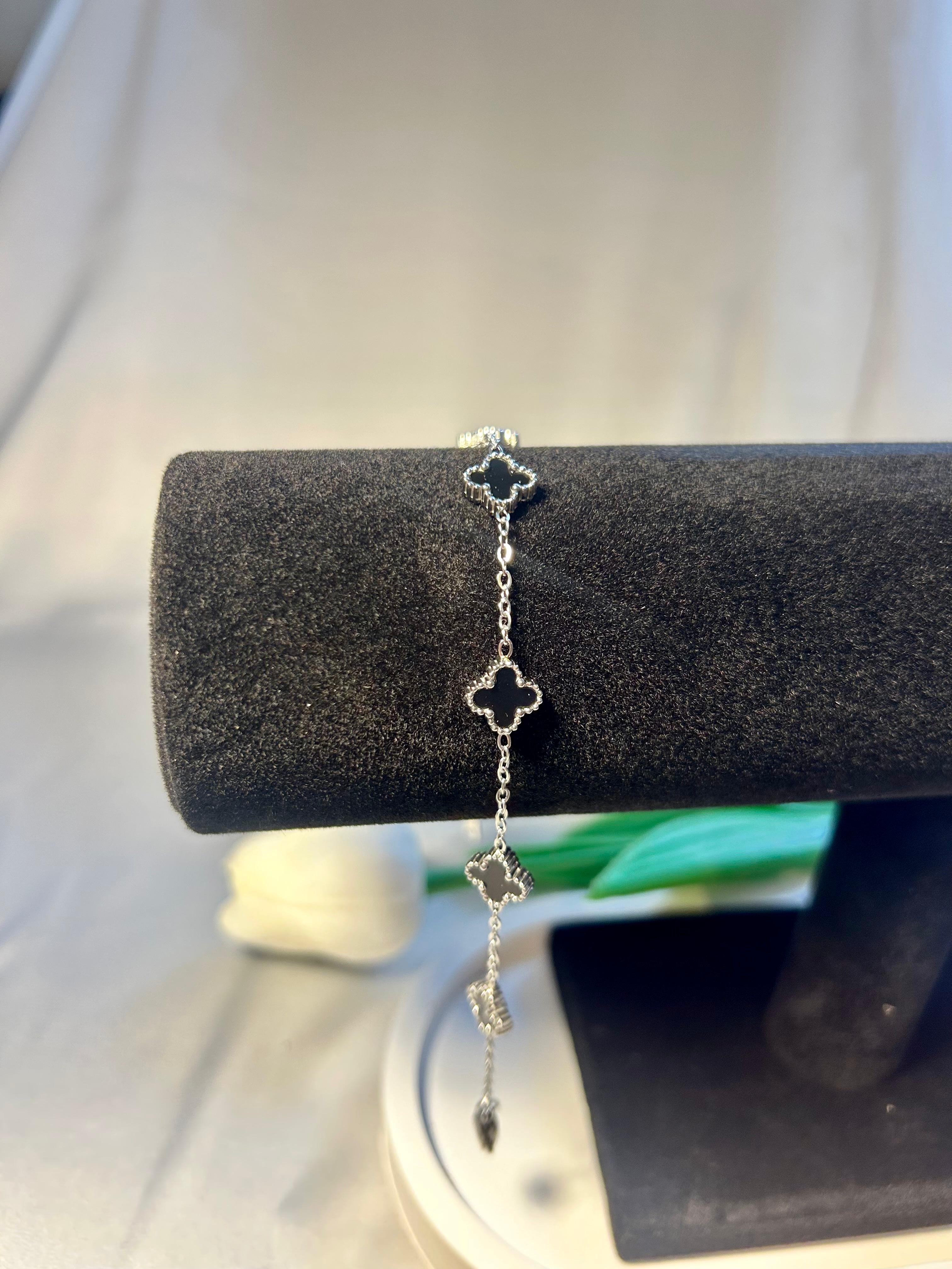 Paslanmaz Çelik Mini Yonca Modeli Gümüş Renk Unisex Çelik Bileklik - 17+5 Cm Uzunluk