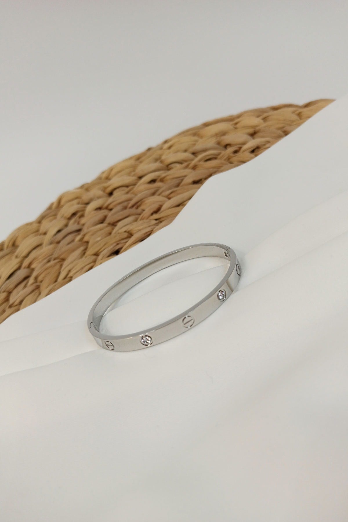 Gümüş Renk Zirkon Taşlı Çelik Kadın Kelepçe