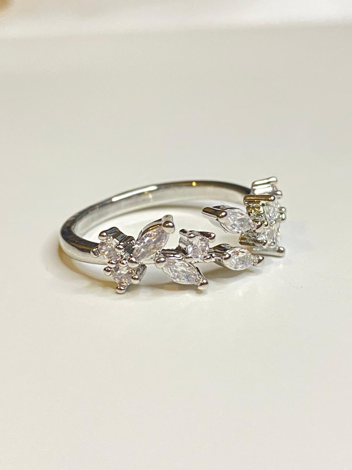 Yaprak Modeli Zirkon Taşlı Zarif Tasarım Çelik Kadın Yüzük- Pinterest Modeli