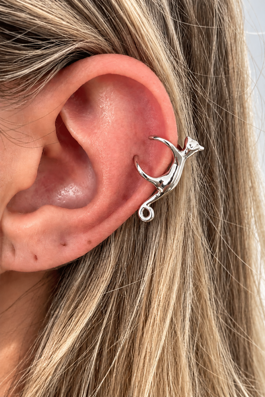 Kedi Figürlü Kulak Kıkırdak Küpesi – Kedi Tasarımlı Ear Cuff Kadın Küpe