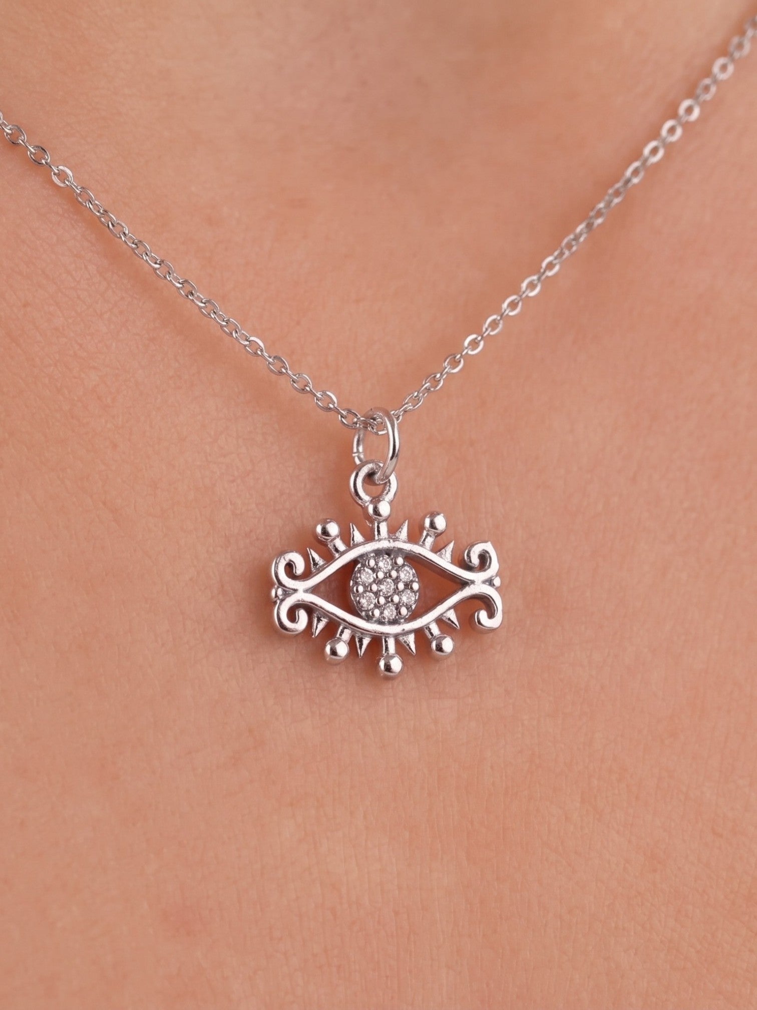 Göz Figürlü Zirkon Taşlı Çelik Kolye