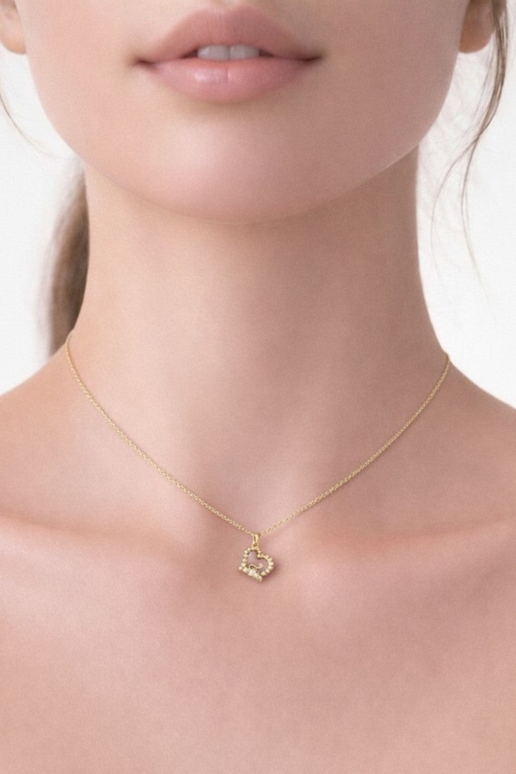 Kelebek Detaylı Minimal Kalp Kadın Kolye