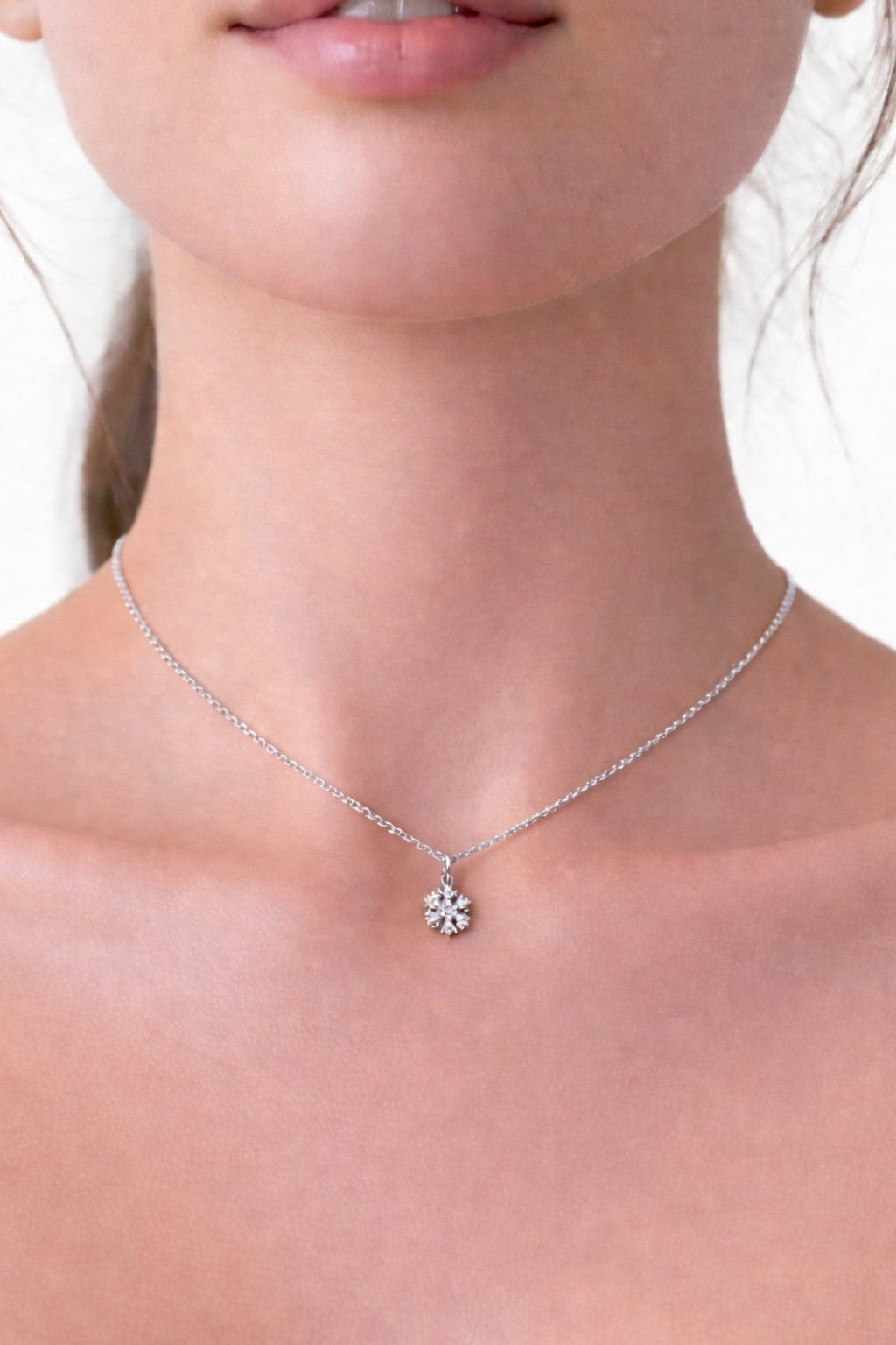 Kar Tanesi Minimal Kadın Kolye