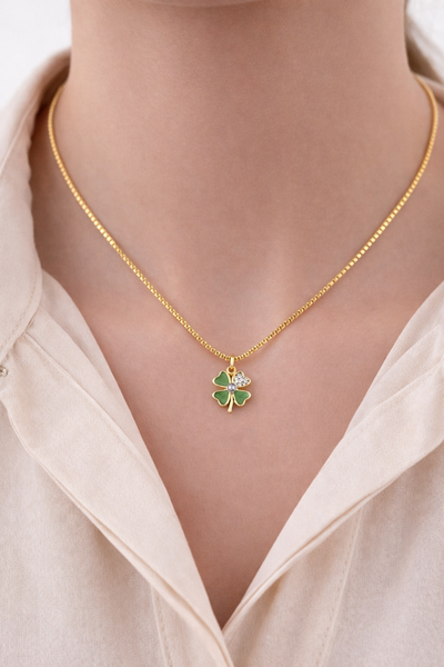 Yonca Modeli Taşlı Kolye