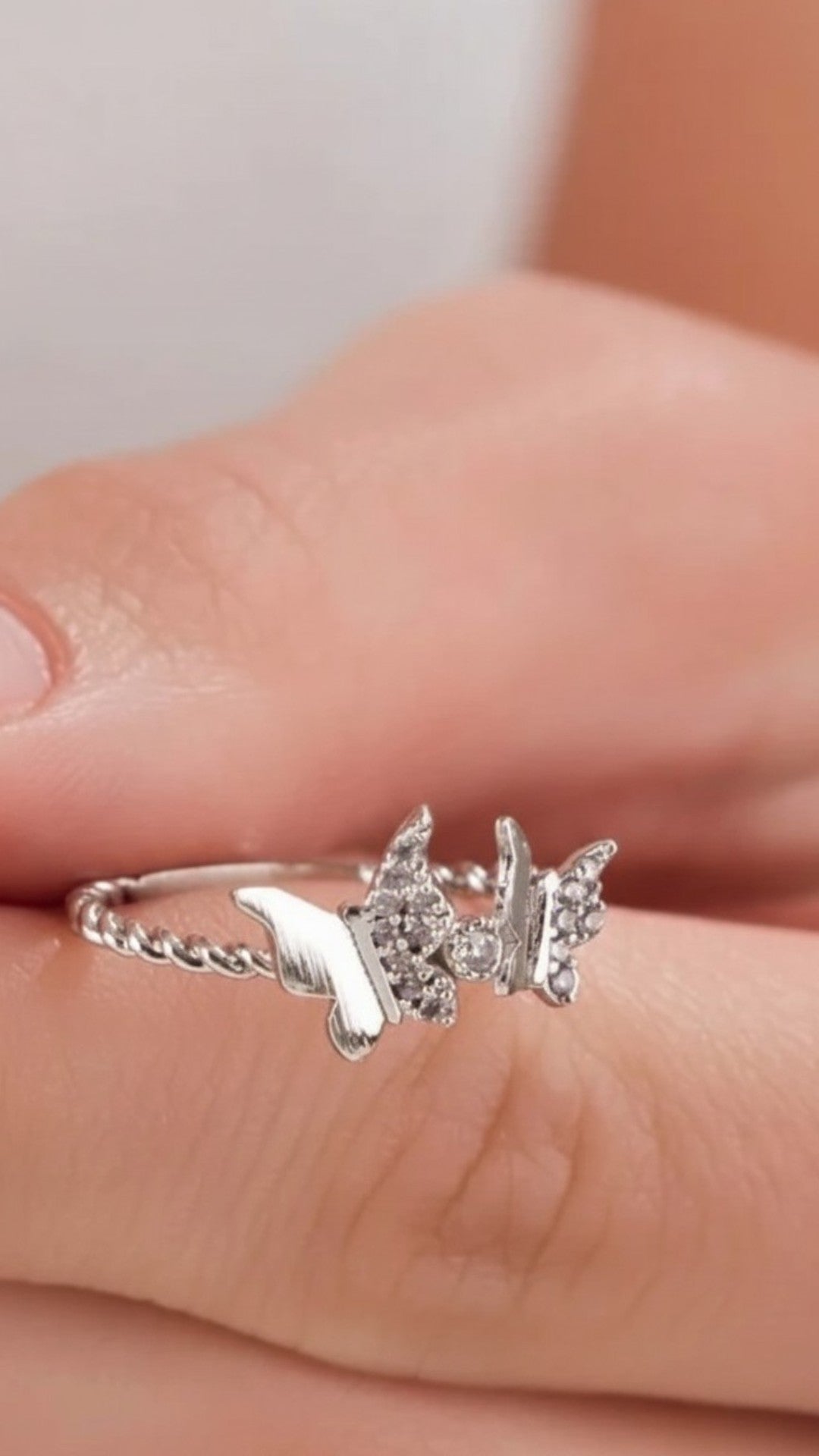 Kelebek Figürlü Zirkon Taşlı Çelik Yüzük - İç Çap 19 mm